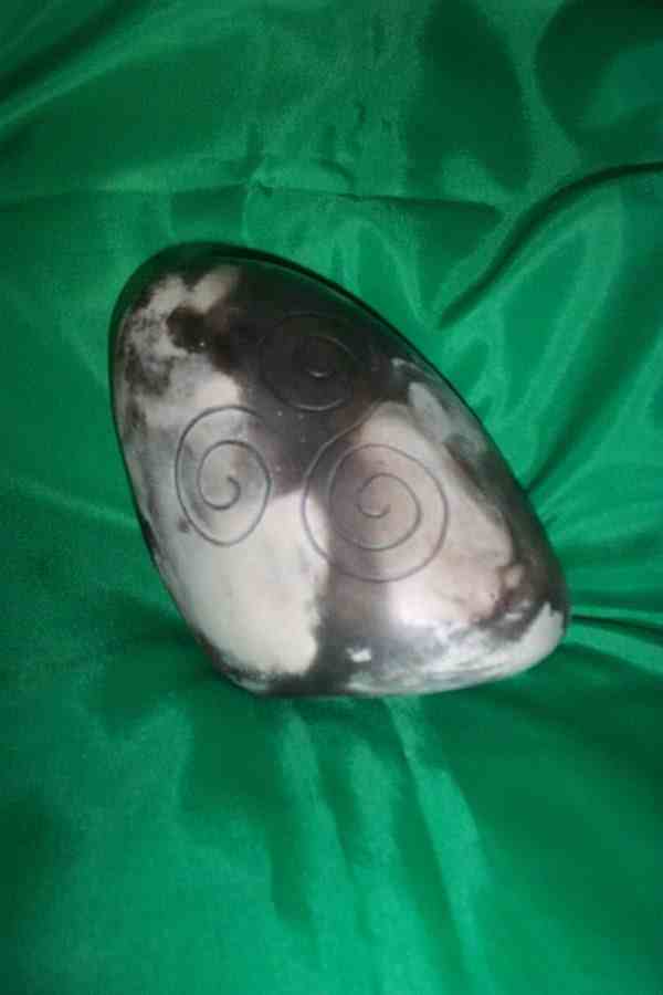 MEDITATION STONE - WITH TRIPLE SPIRAL